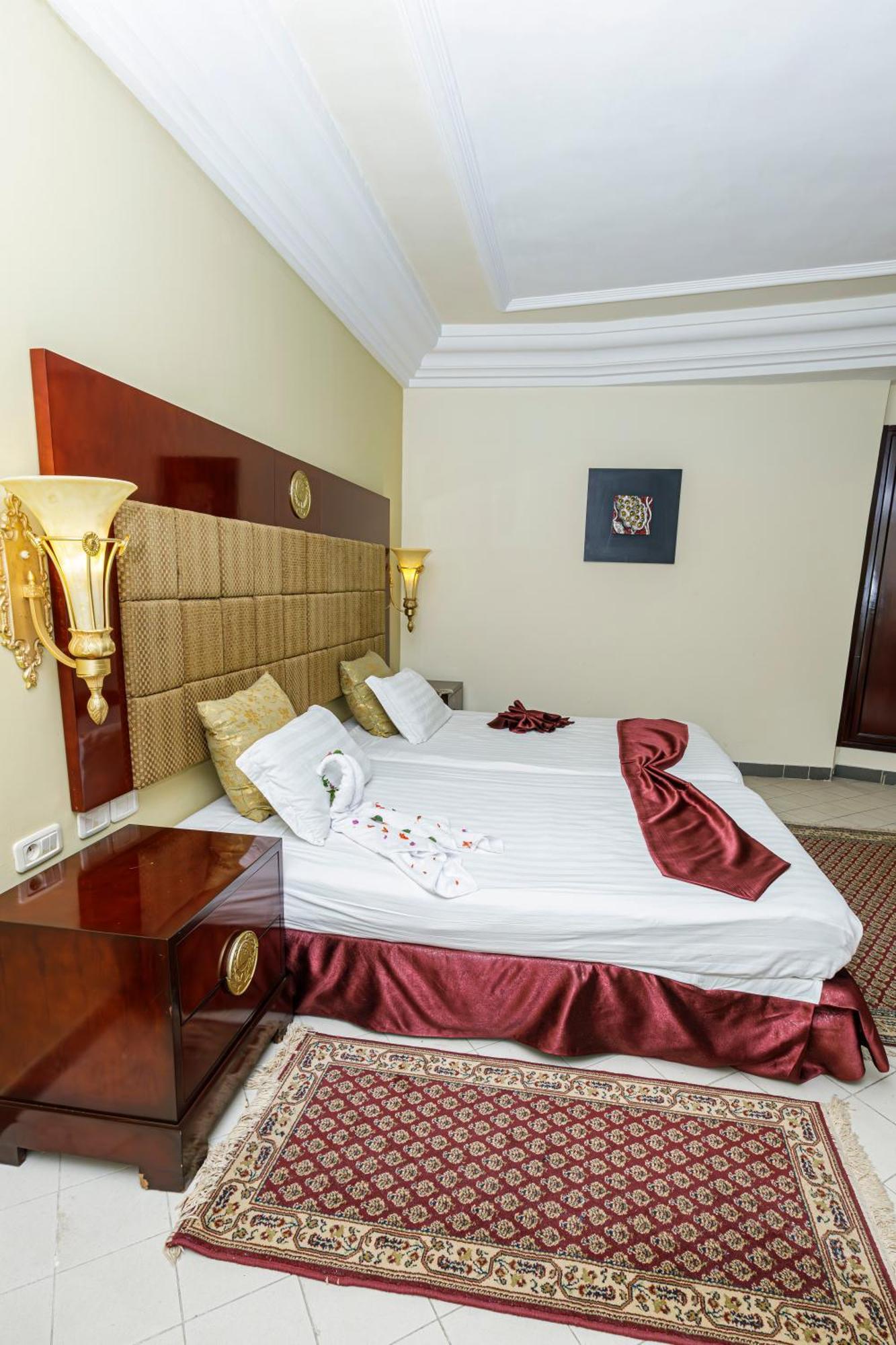 Hotel César Palace 4*