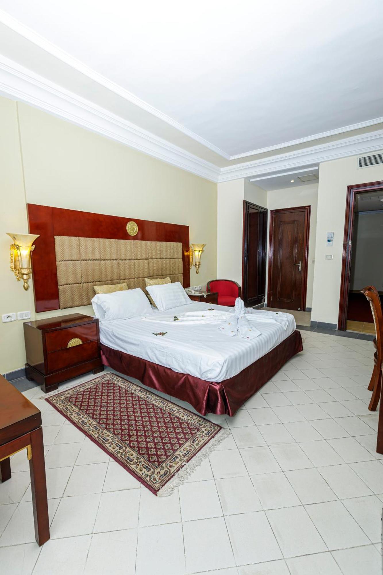 Hotel César Palace 4*