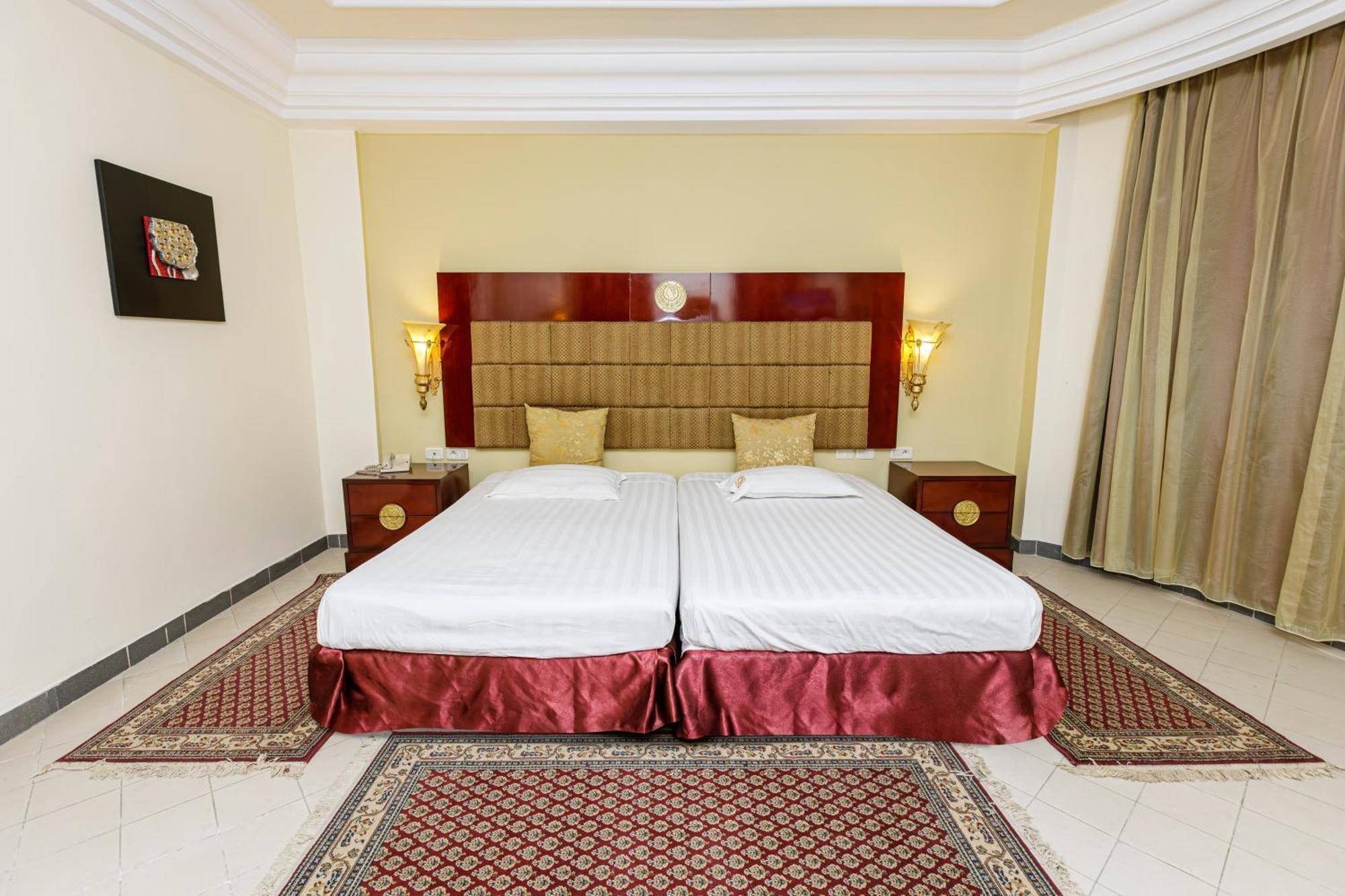 Hotel César Palace 4*