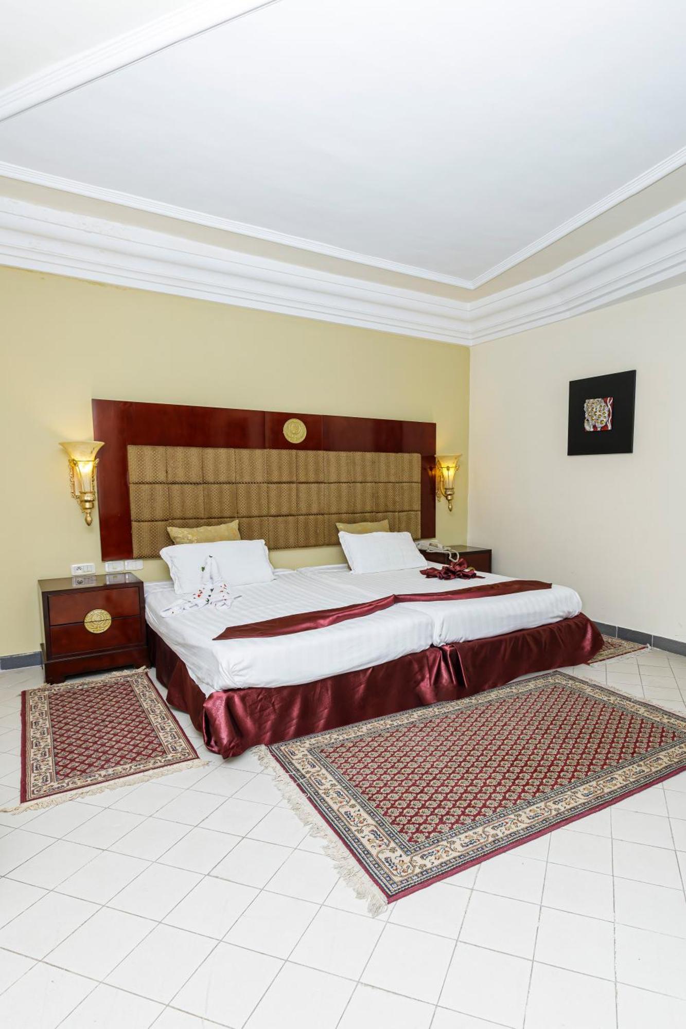 Hotel César Palace 4*